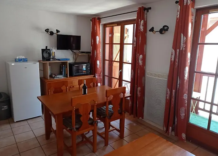 Agreable Appartement Avec Balcon Dans Residence Calme